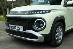 Hyundai Inster старается угодить всем, но главного так и не даёт: электрокроссовер впечатляет компоновкой, но пугает ценой