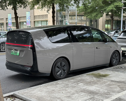 Массовые увольнения в Li Auto: компания нашла виновных в дефектах