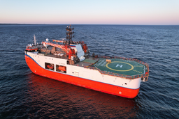 Ice-resistant self-propelled platform "North Pole" demonstrated reliability by passing inspection without stopping the expedition