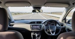 Суд во Владивостоке поставил крест на праворульных и гибридах: ввоз в Россию под запретом из-за фар и выхлопов