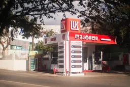 На АЗС «Лукойл» в Грузии перестали принимать банковские карты