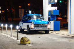 Why are fuel tank hatches on different sides of cars?