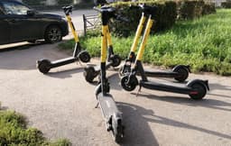 Большинство россиян поддержали создание выделенных дорожек для электросамокатов