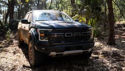 Продажи новых пикапов в России рухнули почти на четверть