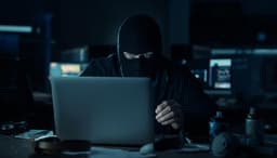 Россиянам разрешат сообщать о кибермошенничестве через «Госуслуги»