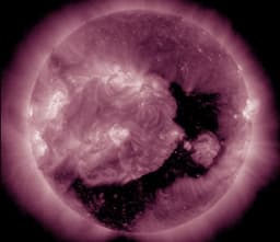 New Hole Appears on the Sun: Magnetic Storms May Hit Earth on January 9