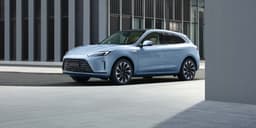 В России урезали скидку на гибридный Seres M5: кроссовер стал заметно дороже