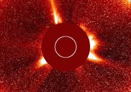 Самый мощный радиационный шторм уровня S4 за последние 22 года наблюдается около Земли