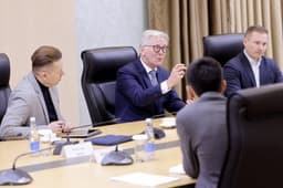 O'zbekiston va Air Products yangi investitsiyalar va kelajak muhandislariga e'tibor qaratmoqda