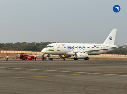 SJ-100 приземлился в Индии перед стартом Wings India