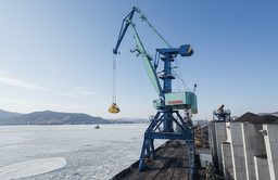 С вылетом стрелы в 36 метров: портальный кран «Аист» поставили компании «Аттис Энтерпрайс»