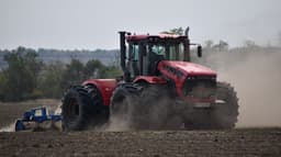 Обработали 1800 гектаров без простоев: тракторы «Кировец» К-743М показали эффективность в работе 