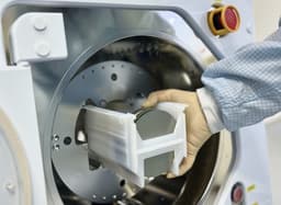 Завод в Красноярске выпустил 30 тысяч германиевых пластин для спутников за 2025 год