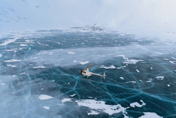 Вертолёт Robinson на льду Алтая: прокуратура проверяет посадку на высоте 2500 м