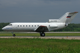 Yak-40 of Kamchatka Air Enterprise Returned to Airport Due to Windshield Crack