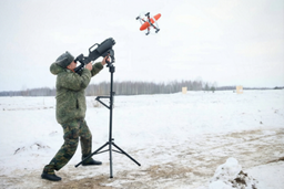 Белорусские военные продемонстрировали испытания российского дрона-перехватчика «Молот» 