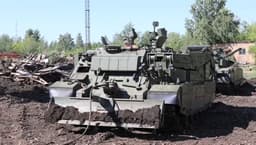 Новейшие БРЭМ-80 на базе газотурбинного танка Т-80 передали военным