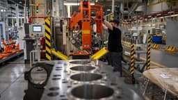 Ростех показал, как выглядит один из цехов КАМАЗа изнутри