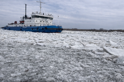 Ледоколы Росморпорта провели 520 судов по ВКМСК караванным методом в 2026 году