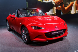 В Mazda назвали электрификацию несовместимой с MX-5