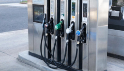 Wholesale gasoline rose in price by 12%: independent gas stations began to operate at zero