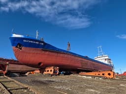 Построенный в 1979 году сухогруз «Балтийский — 108» прошёл капитальный ремонт в Архангельске