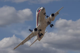 «Яковлев» строит 26 самолётов SJ-100, но сроки сдачи поплыли