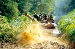 Уралвагонзавод впервые показал видео испытаний Т-90С в джунглях Малайзии