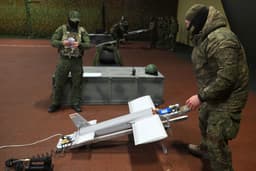 Военнослужащих Московского военного округа обучают управлять дроном «Молния-ПВО»