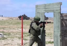 Учебные стрельбы из АК-12 и АК-74 по беспилотникам устроили на полигоне «Скорпион» в Дагестане