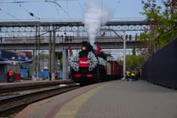 Самоходное орудие ИСУ-152 «Зверобой» и грузовик «Полуторка» привезли на ретро-поезде «Победа» в Ростов-на-Дону