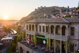 Starbucks в Грузии: кофейный гигант готовится к запуску в Axis Towers