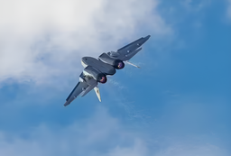 Истребитель Су-57 отправили на охоту за дронами