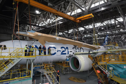 Зарплата авиастроителей МС-21 и SJ-100 на 35% превысила среднюю по России