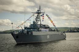 Морской тральщик «Владимир Гуманенко» в составе группы кораблей ПМО осуществил проводку подлодок в Баренцевом море