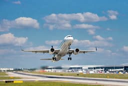 Wizz Air успокоила пассажиров: цены на билеты останутся фиксированными