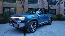 Geely показала Galaxy Cruiser 700: внедорожник с пятью экранами, 1113 л.с. и подготовкой для серьёзного бездорожья