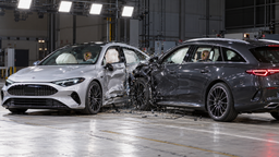 Mercedes-Benz estrelló dos CLA a 56 km/h, probando la protección de pasajeros y batería
