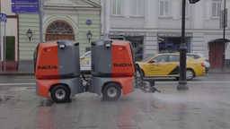 На улицах Москвы появился первый в России робот-уборщик «Пиксель»