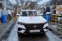 В Петербурге стартовало производство кроссовера Lada X-Cross 5