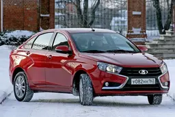 Россияне поддержали идею Путина пересадить чиновников на отечественные авто – итоги опроса Superjob