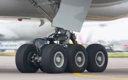 Российская компания впервые заменила стойки шасси на дальнемагистральном самолете Boeing 777