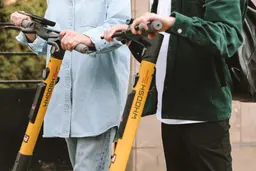 Впервые в мире: российский кикшеринговый сервис Whoosh протестировал электросамокат, управляемый силой мысли