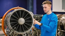 Разработанная в МАИ новая смазка для авиадвигателей поможет продлить срок их службы