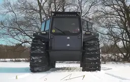 Штурвал и бортовой компьютер: в Москве представили гибридный вездеход «Бро»