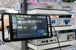 Российским медикам показали новый универсальный комплекс для операций и диагностики 