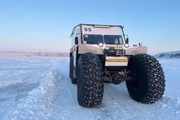 Понимаешь, как люди здесь живут: Путин и Песков проехались по чукотской земле на снегоболотоходе «Хищник» - видео [Обновлено]