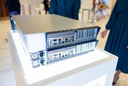 Aquarius Specialists Test Wareus Storage System with Alt Server OS