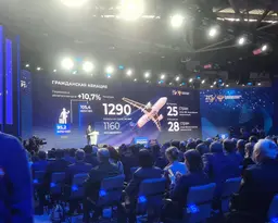 Тысячи километров дорог и рельсов, новые станции метро, аэропорты - вот как изменился транспорт России за пять лет