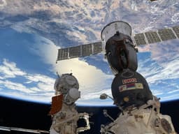 Новые планы России в космосе - от спецзаказа Минобороны и многоразовых ракет до спутниковых конвейеров и РОС